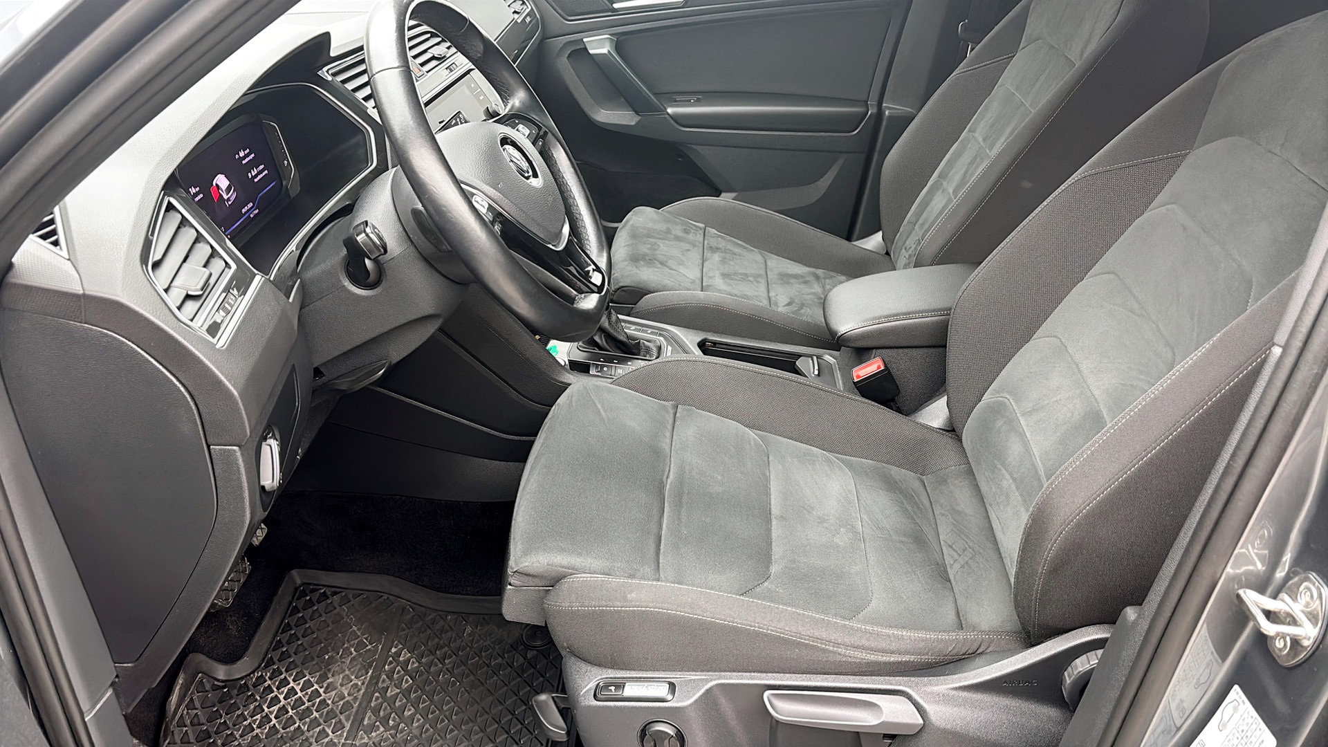 Volkswagen Tiguan URE87L