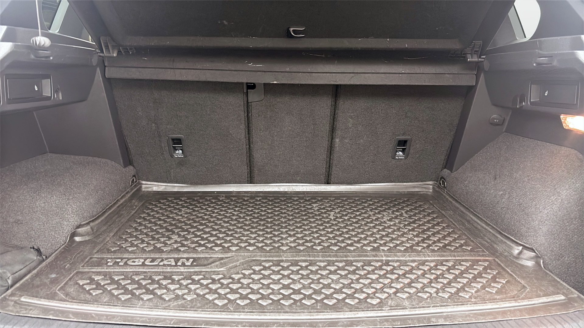 Volkswagen Tiguan URE87L