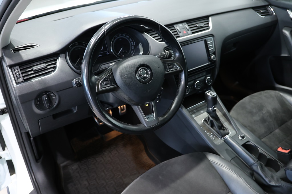 Skoda Octavia Combi URL941