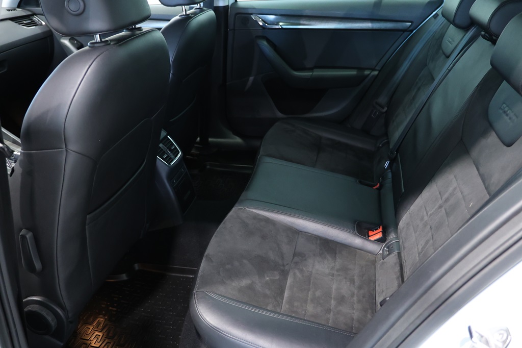 Skoda Octavia Combi URL941