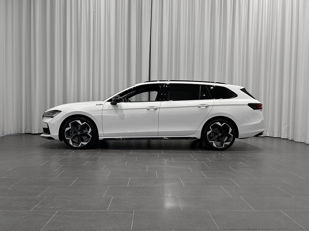 Skoda Superb Combi UWB20F
