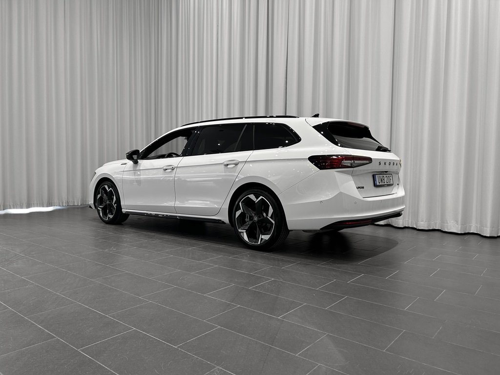 Skoda Superb Combi UWB20F