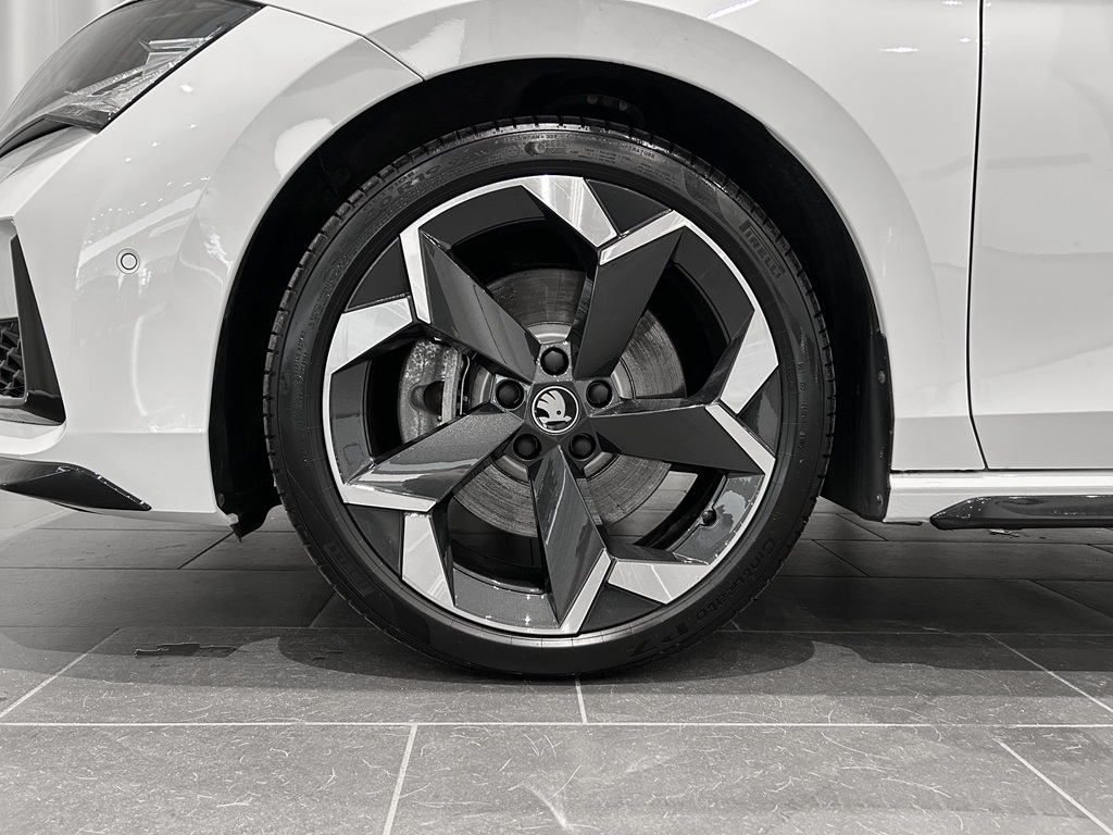 Skoda Superb Combi UWB20F