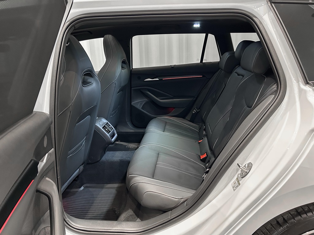 Skoda Superb Combi UWB20F