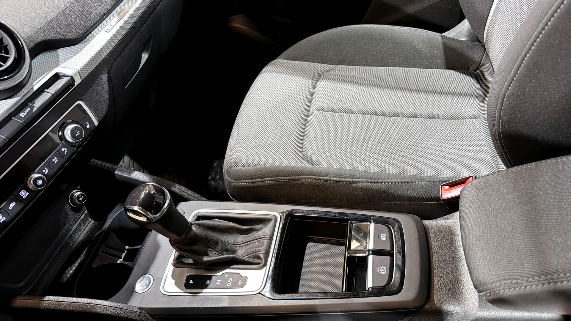 Audi Q2 UWB22P