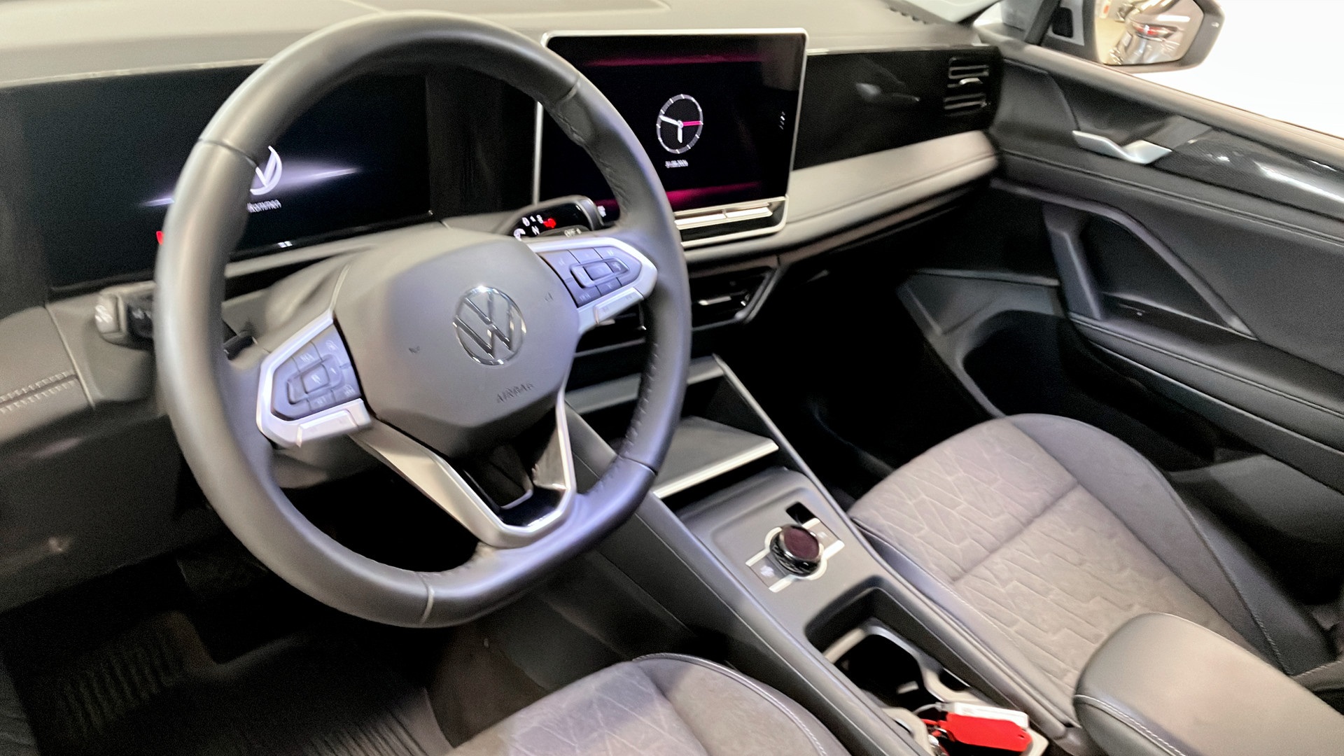 Volkswagen Tiguan UWB37J