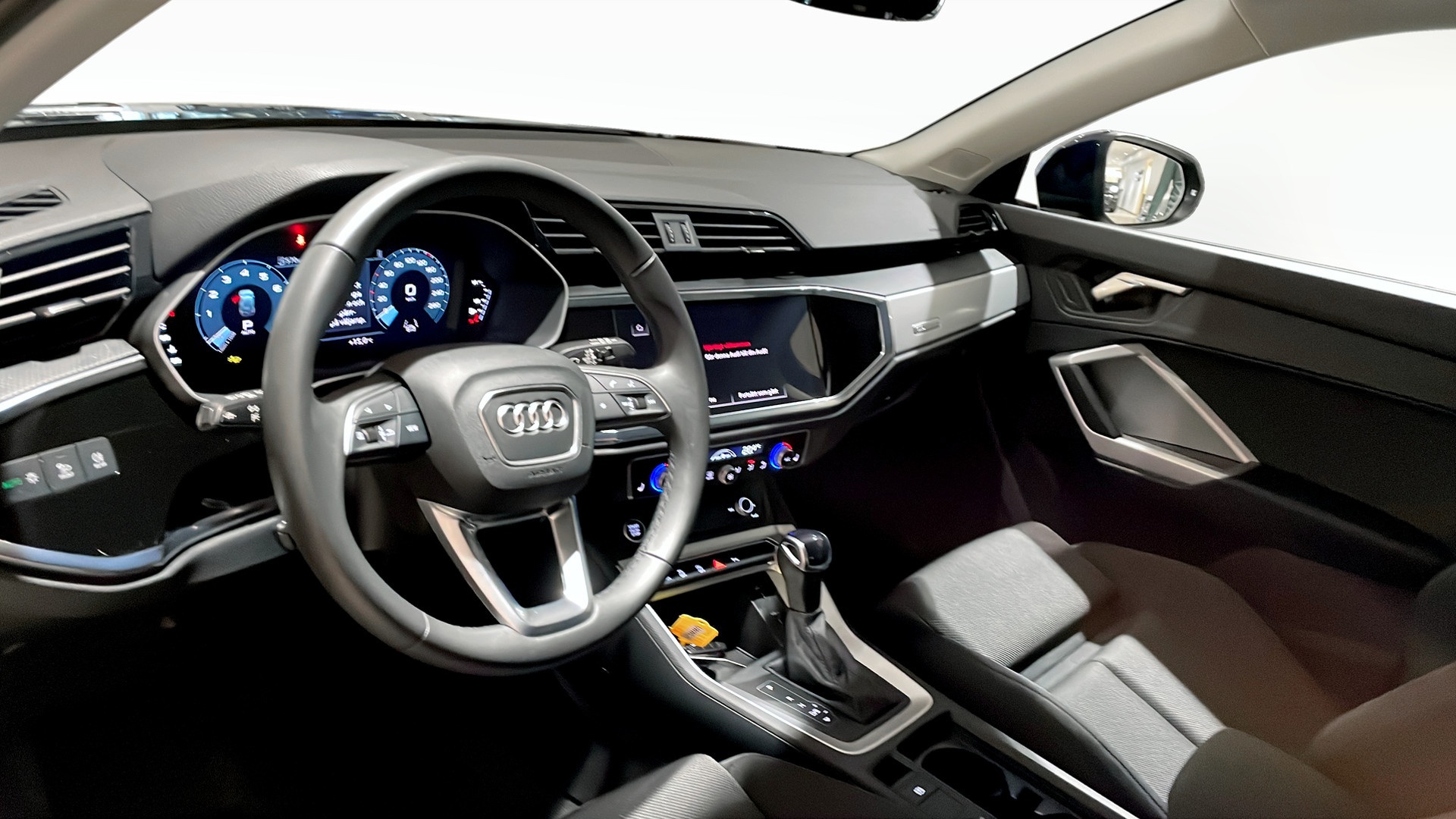 Audi Q3 UWW02R