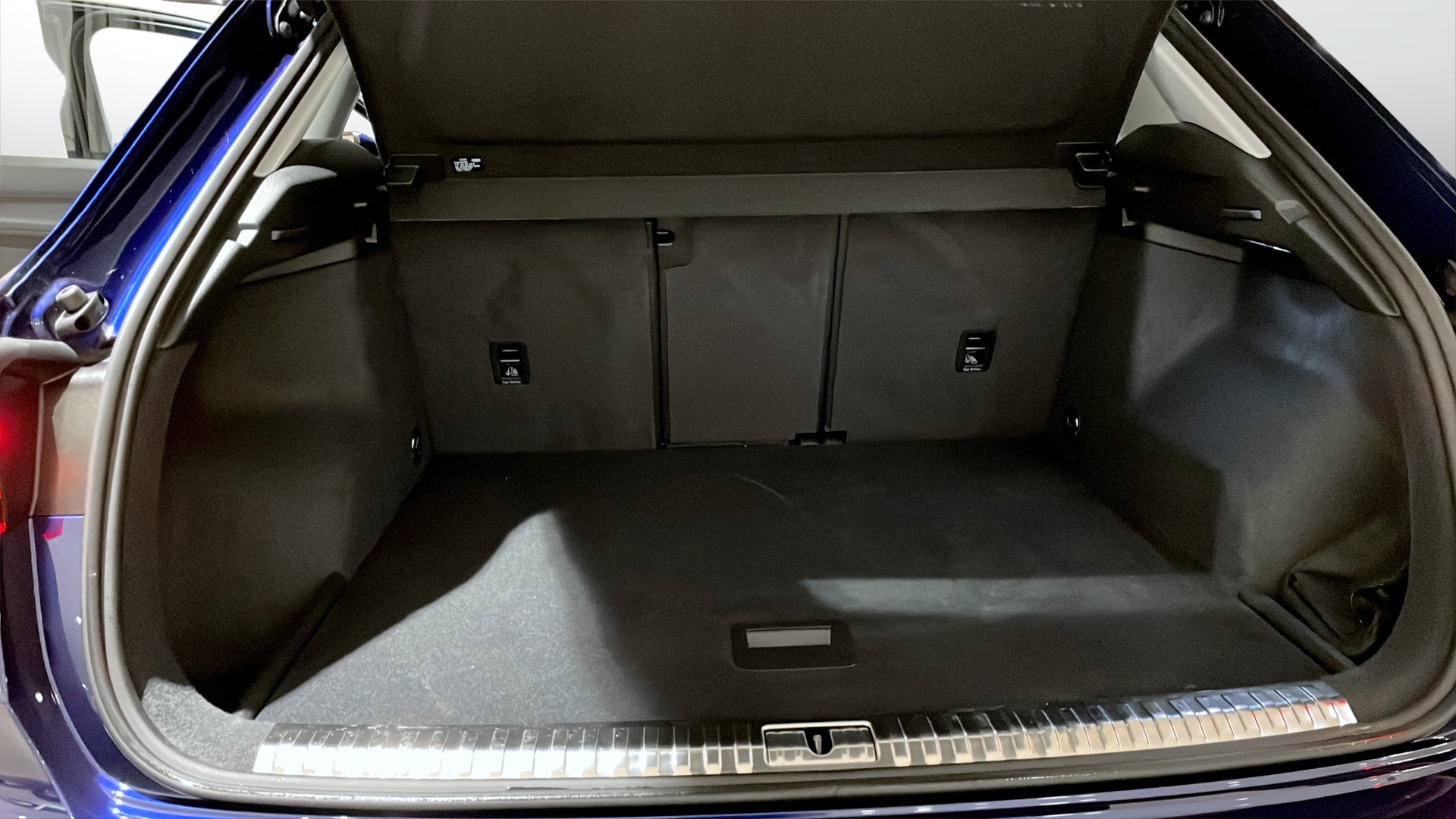 Audi Q3 UWW02R