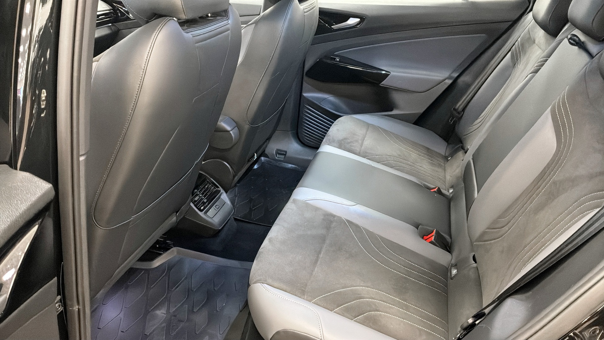 Volkswagen ID.4 UXB99G