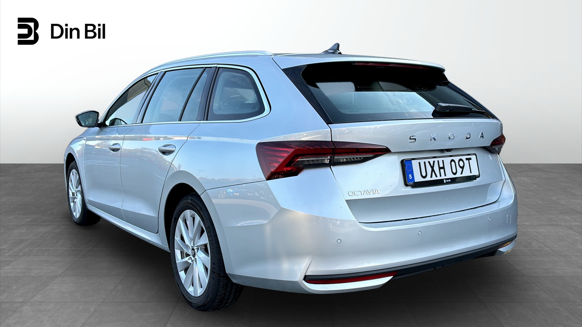 Skoda Octavia Combi UXH09T