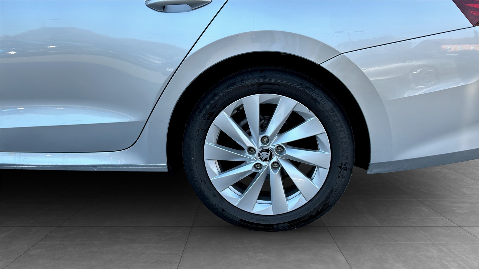 Skoda Octavia Combi UXH09T