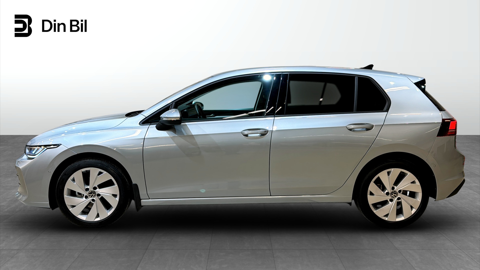 Volkswagen Golf UXJ27A