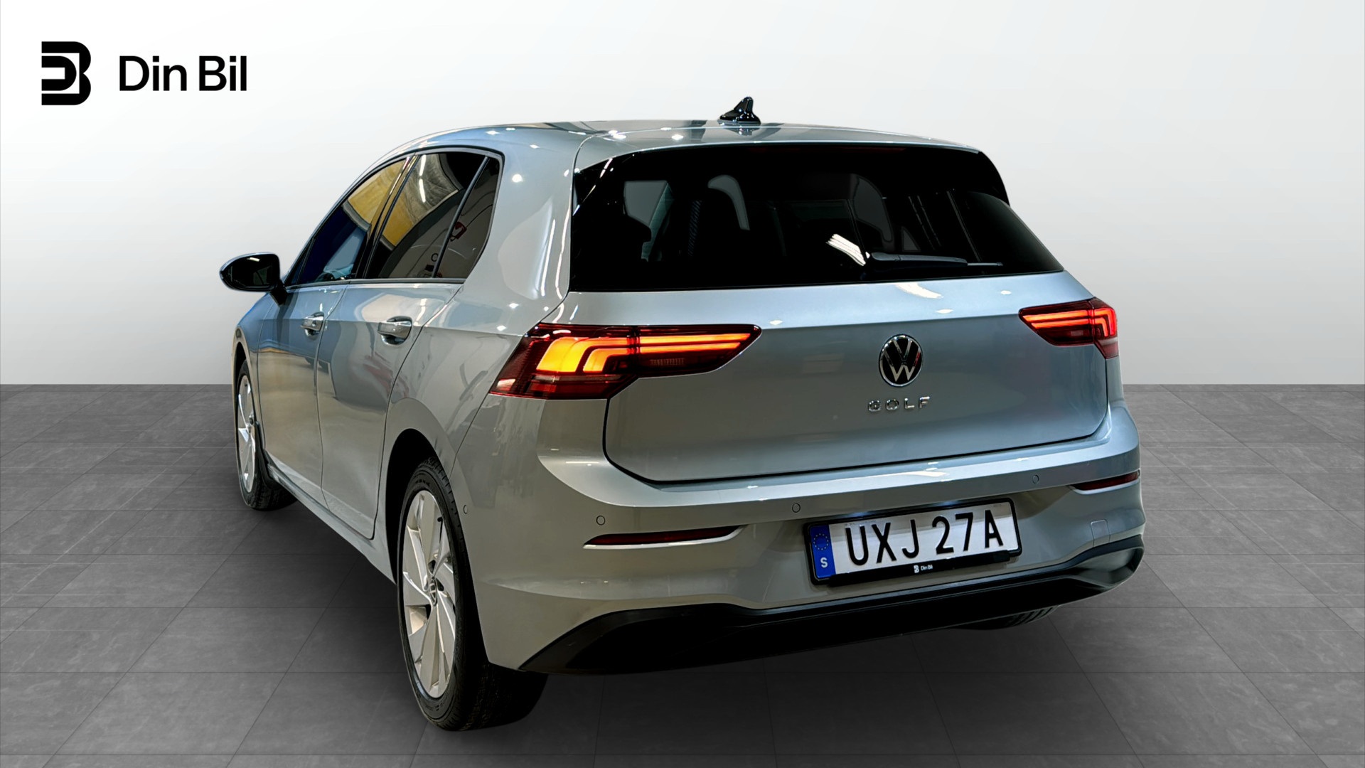 Volkswagen Golf UXJ27A