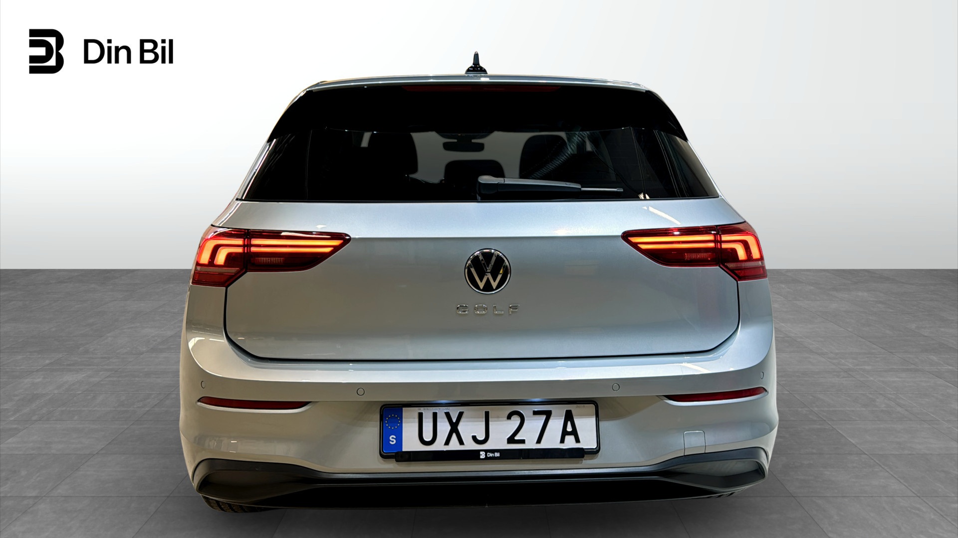 Volkswagen Golf UXJ27A