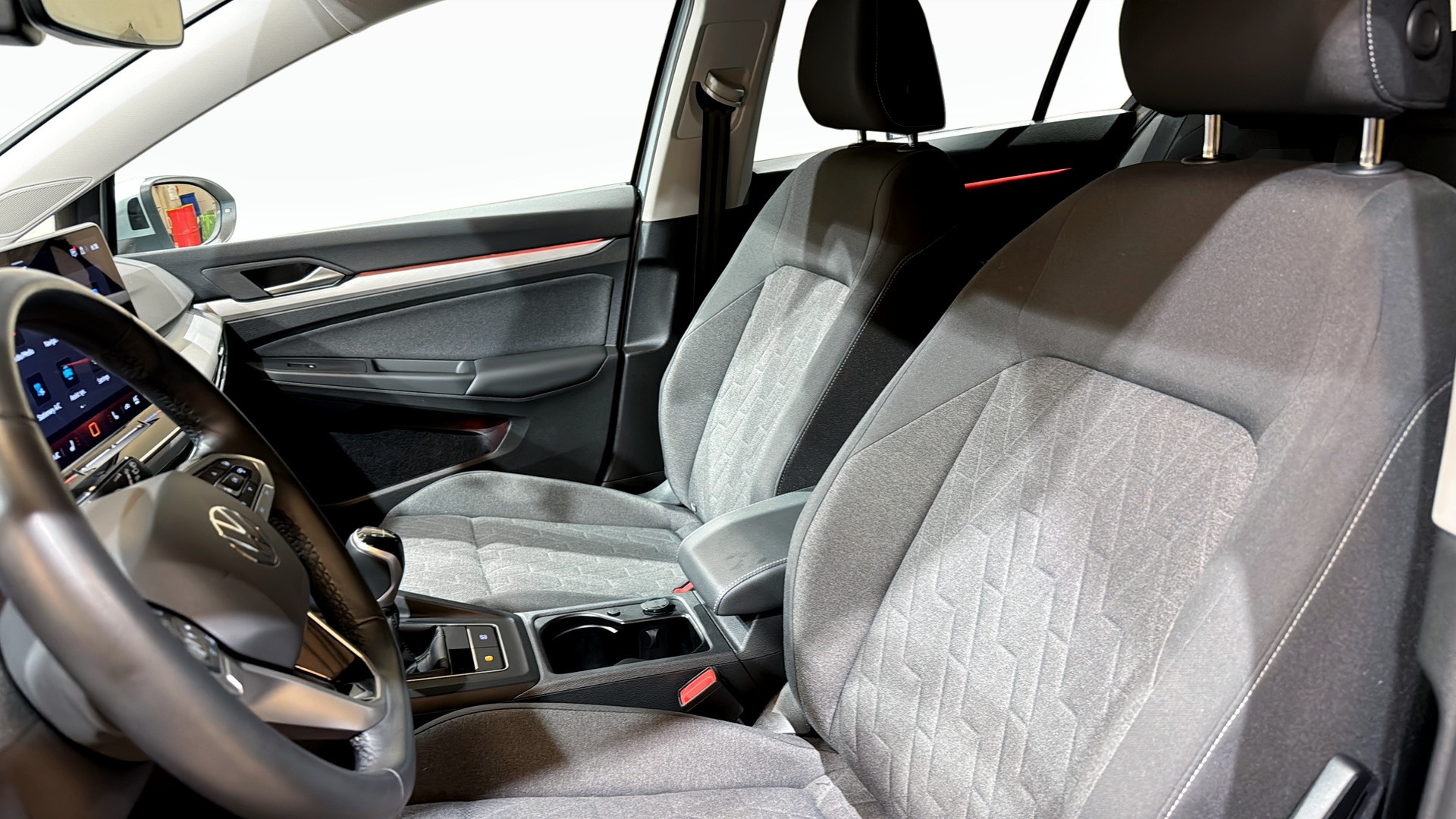 Volkswagen Golf UXJ27A