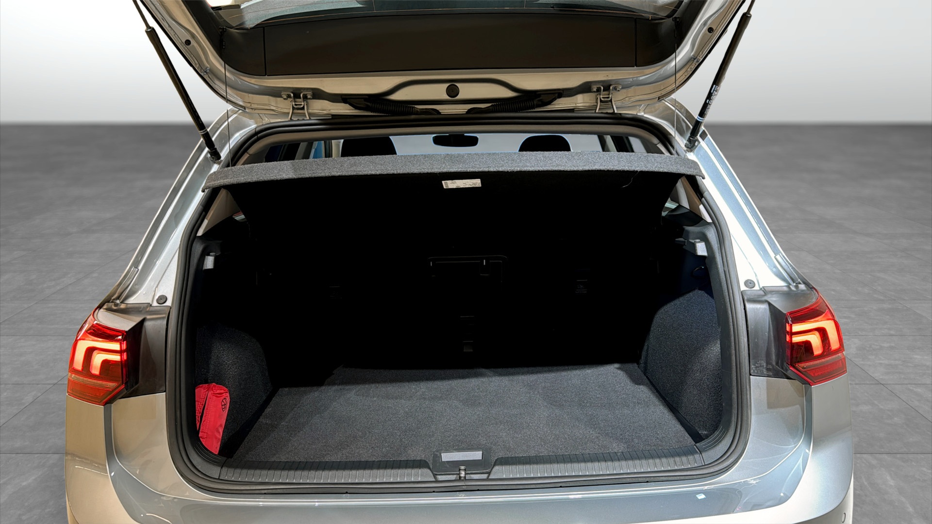 Volkswagen Golf UXJ27A