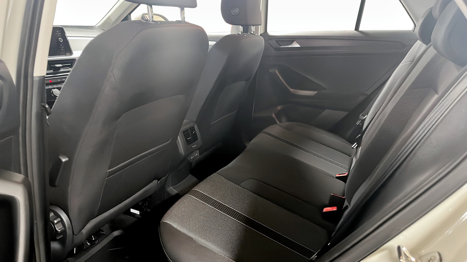 Volkswagen T-Roc UXM89R