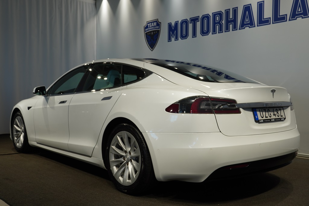 Tesla Model S UZG48Z