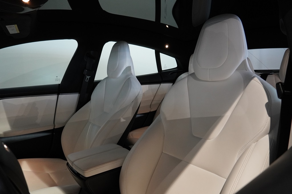 Tesla Model S UZG48Z