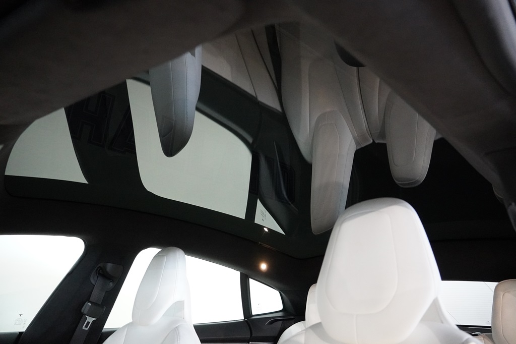 Tesla Model S UZG48Z