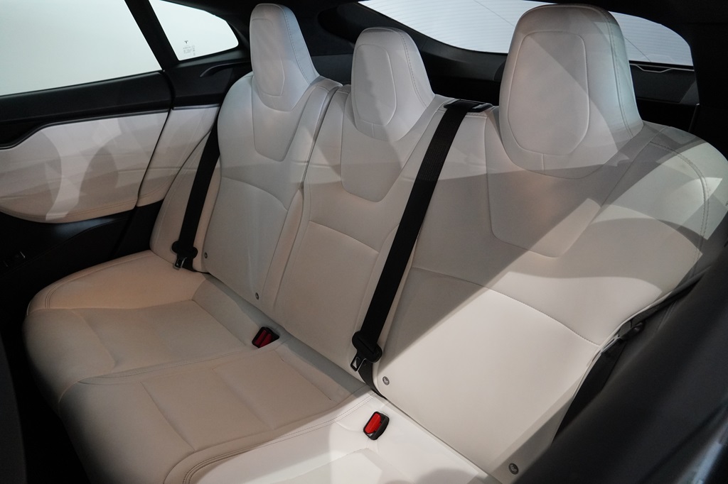 Tesla Model S UZG48Z