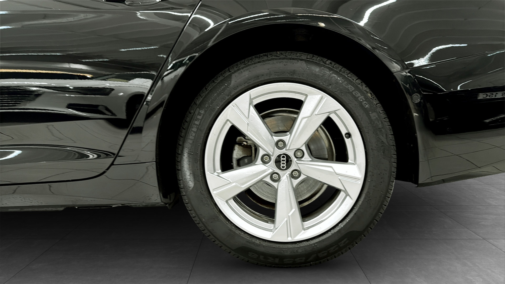 Audi A6 Avant UZJ08J