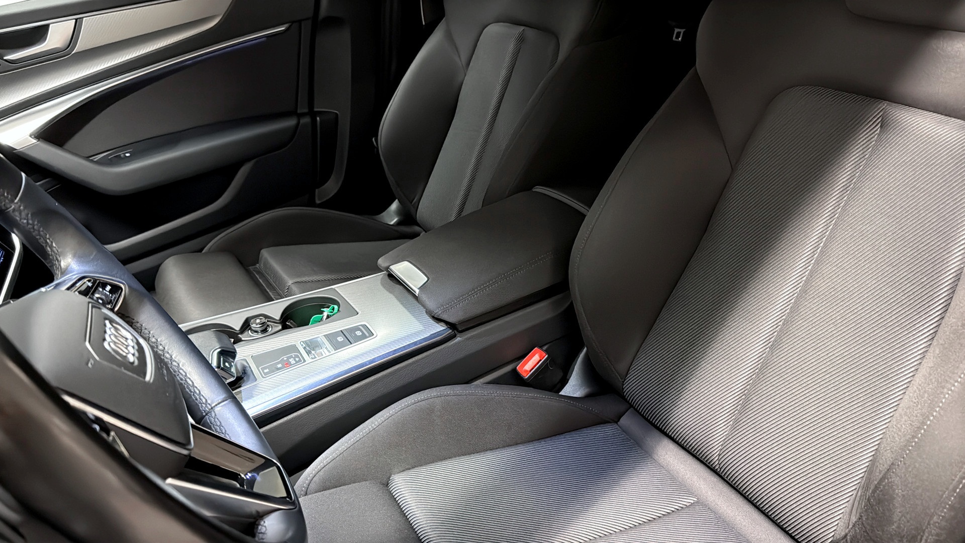 Audi A6 Avant UZJ08J