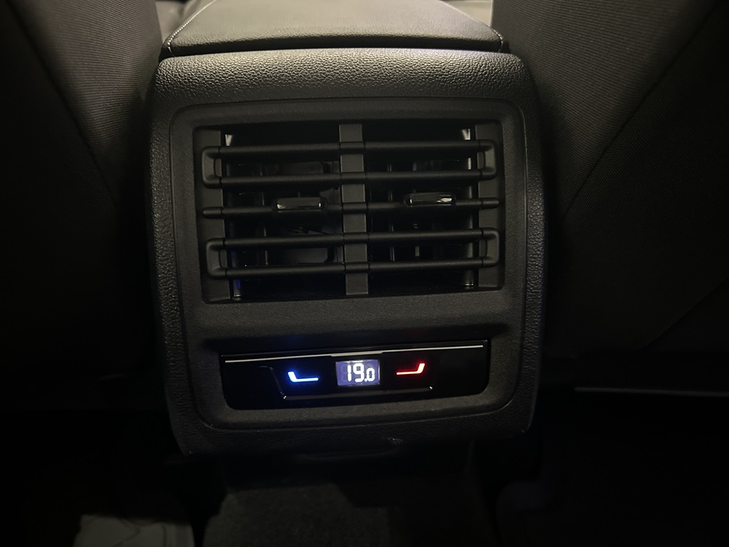 Volkswagen Golf UZK63F