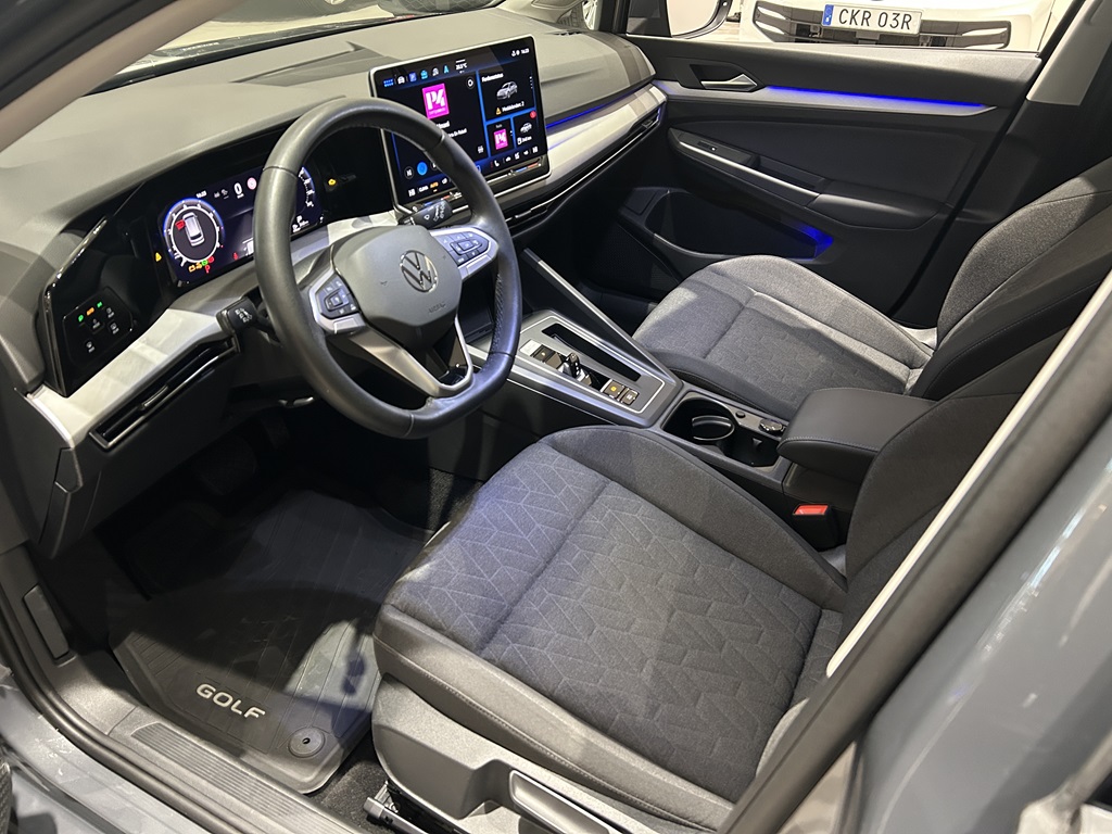 Volkswagen Golf UZK63F