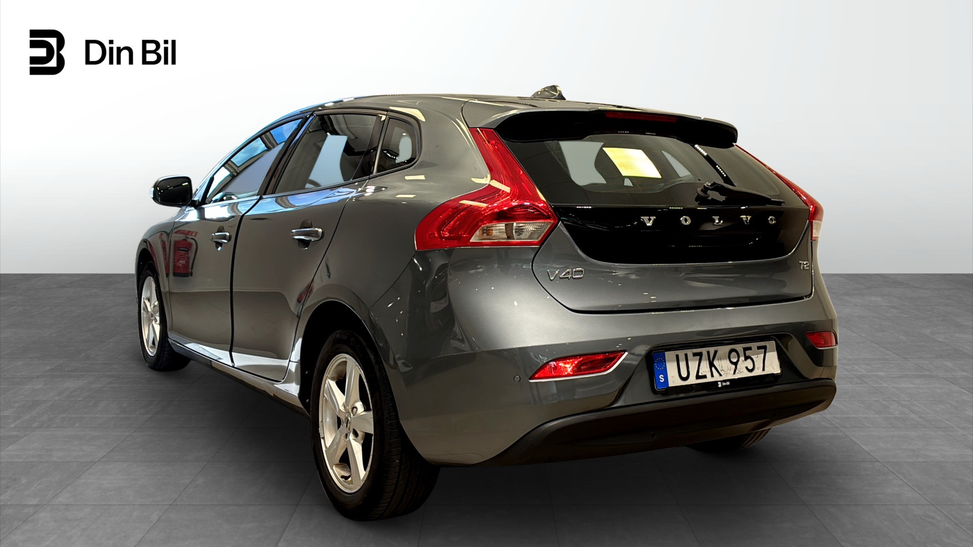 Volvo V40 UZK957