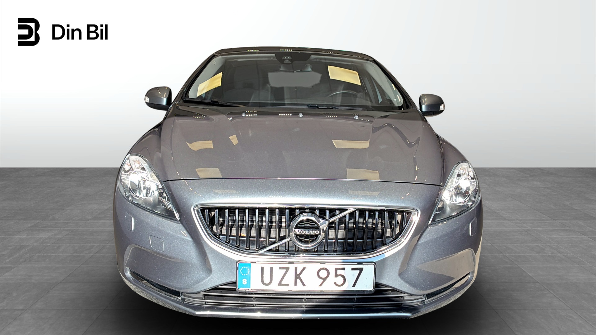 Volvo V40 UZK957