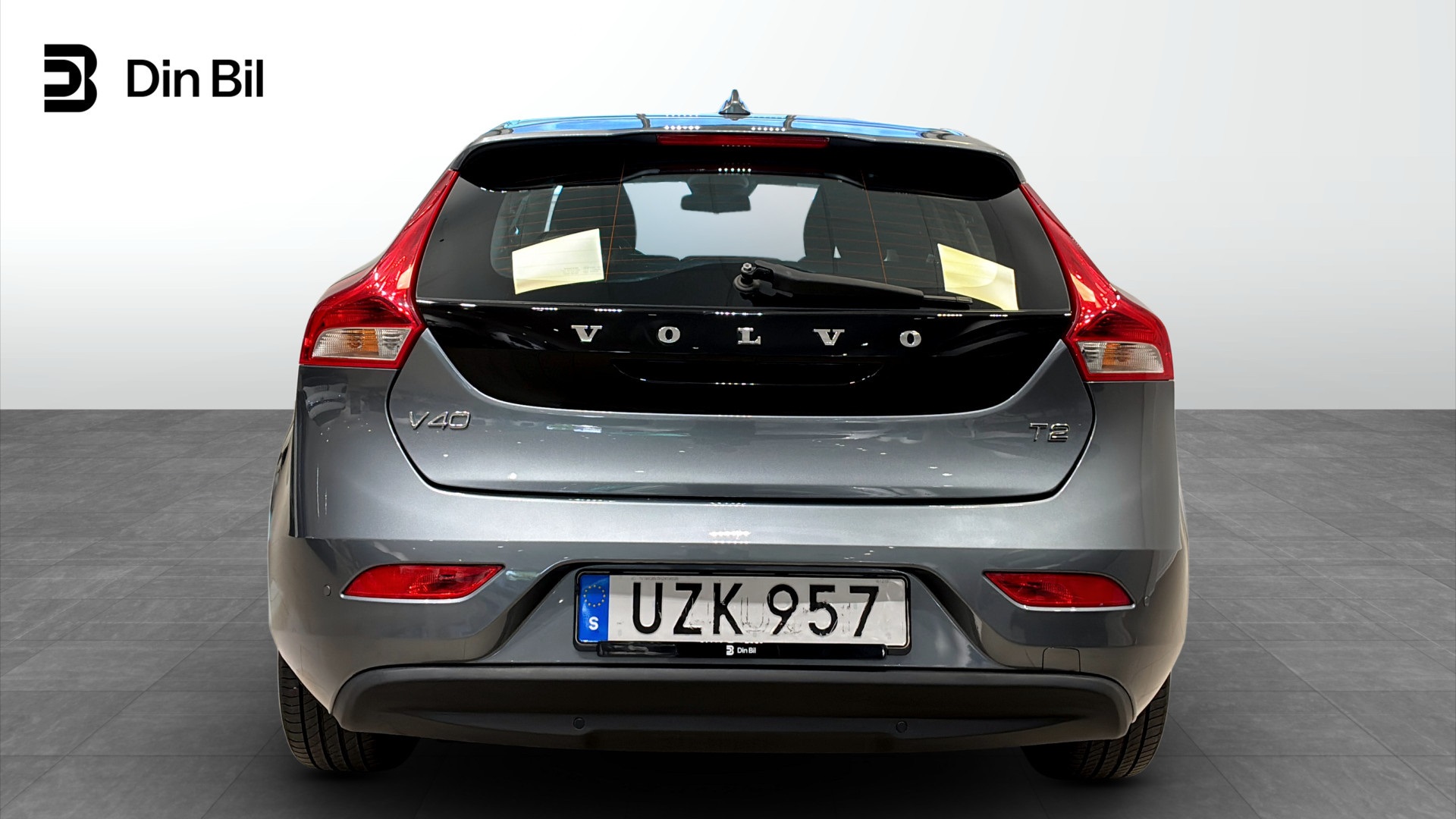 Volvo V40 UZK957