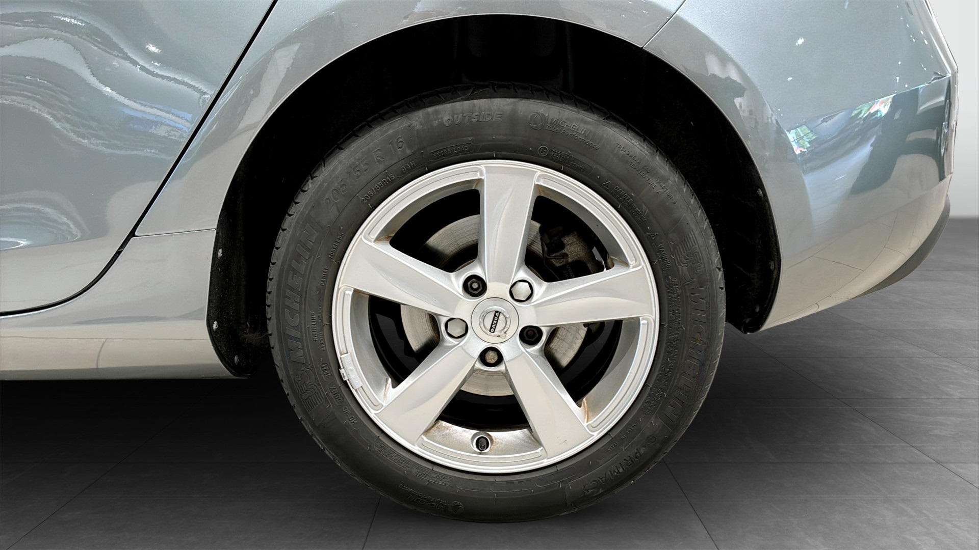 Volvo V40 UZK957