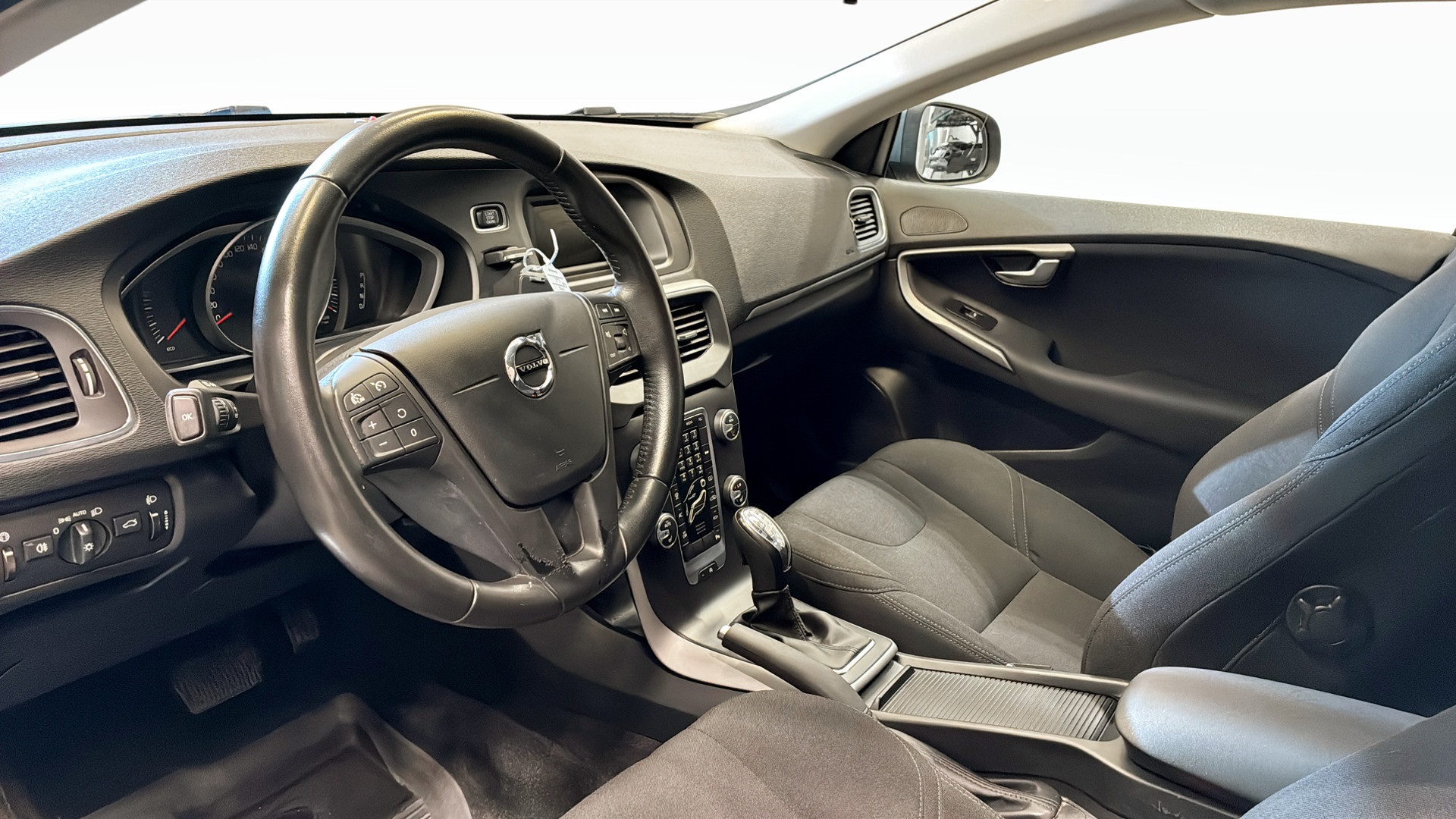 Volvo V40 UZK957