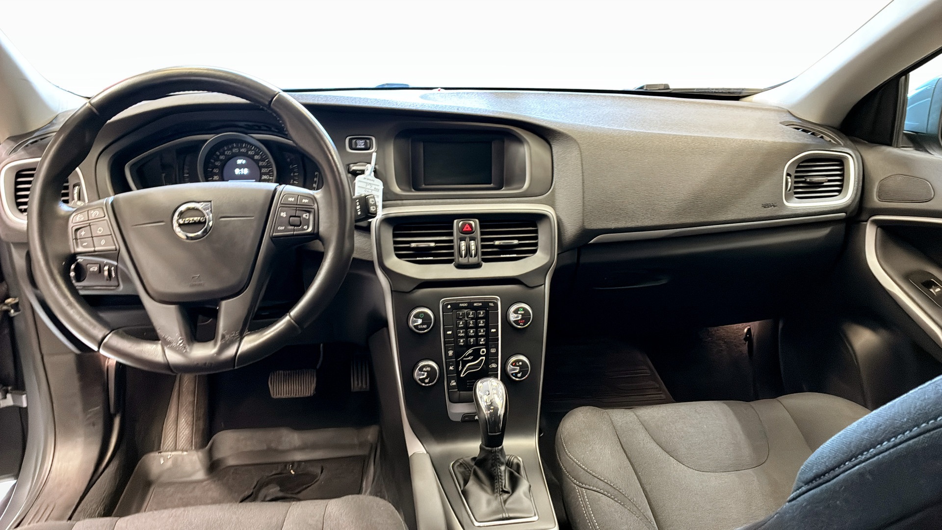 Volvo V40 UZK957