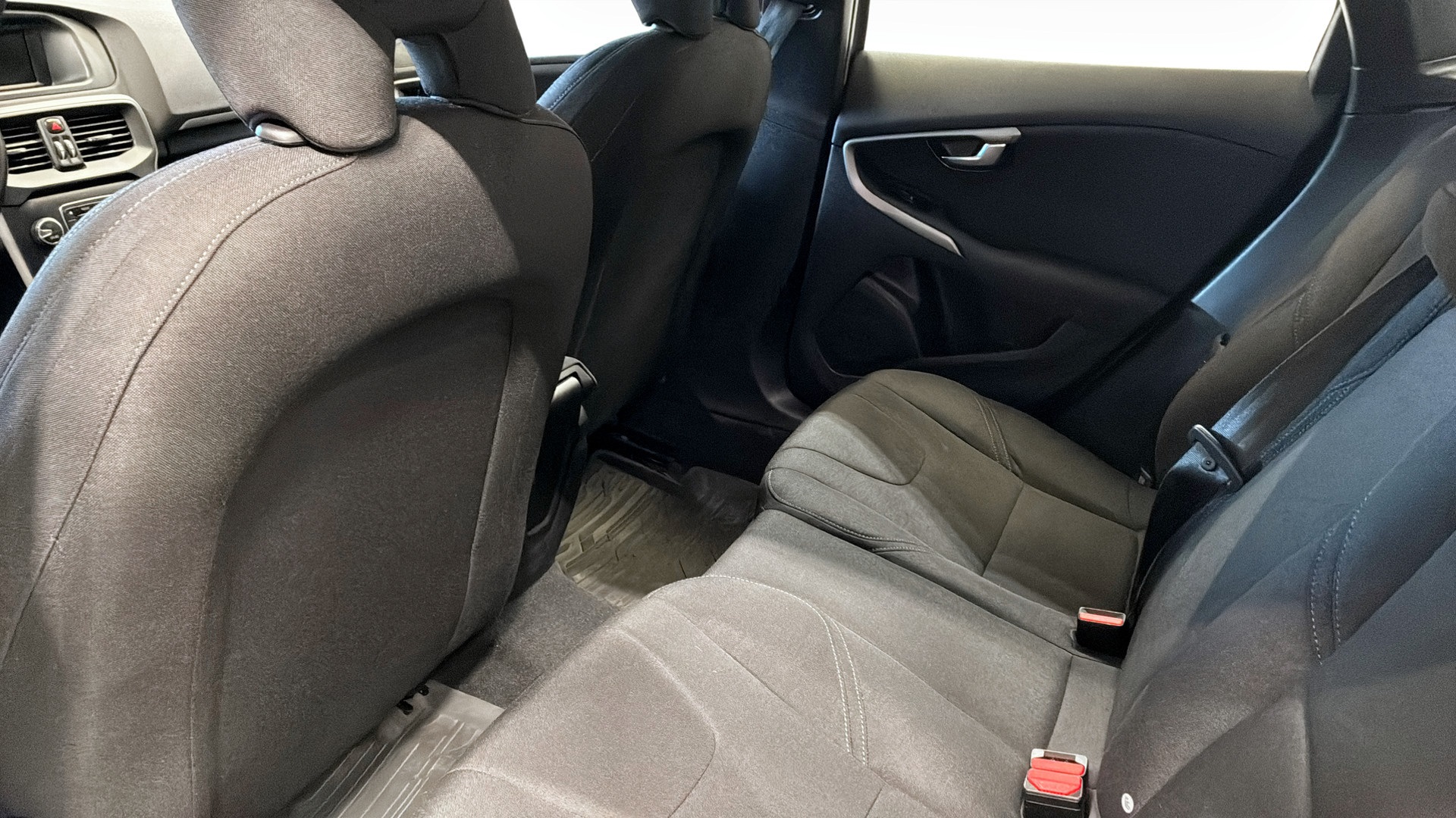 Volvo V40 UZK957