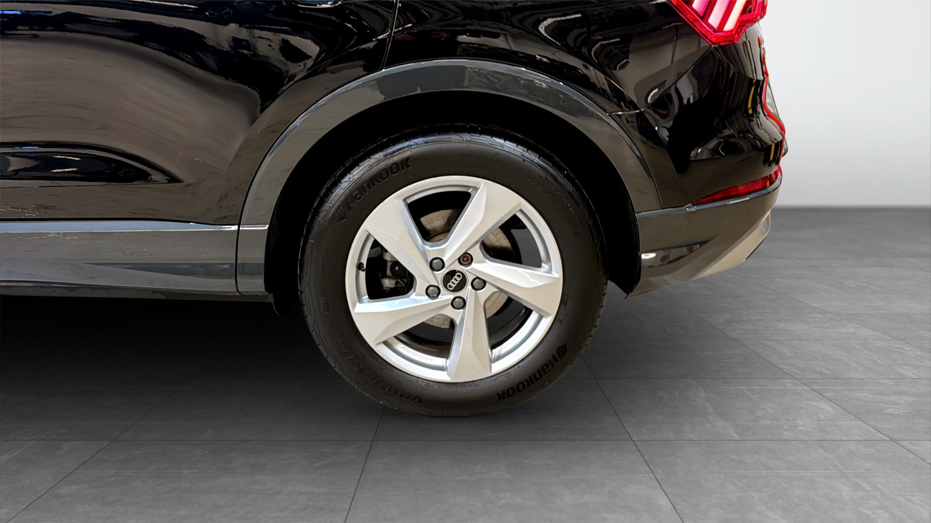 Audi Q3 UZM26J