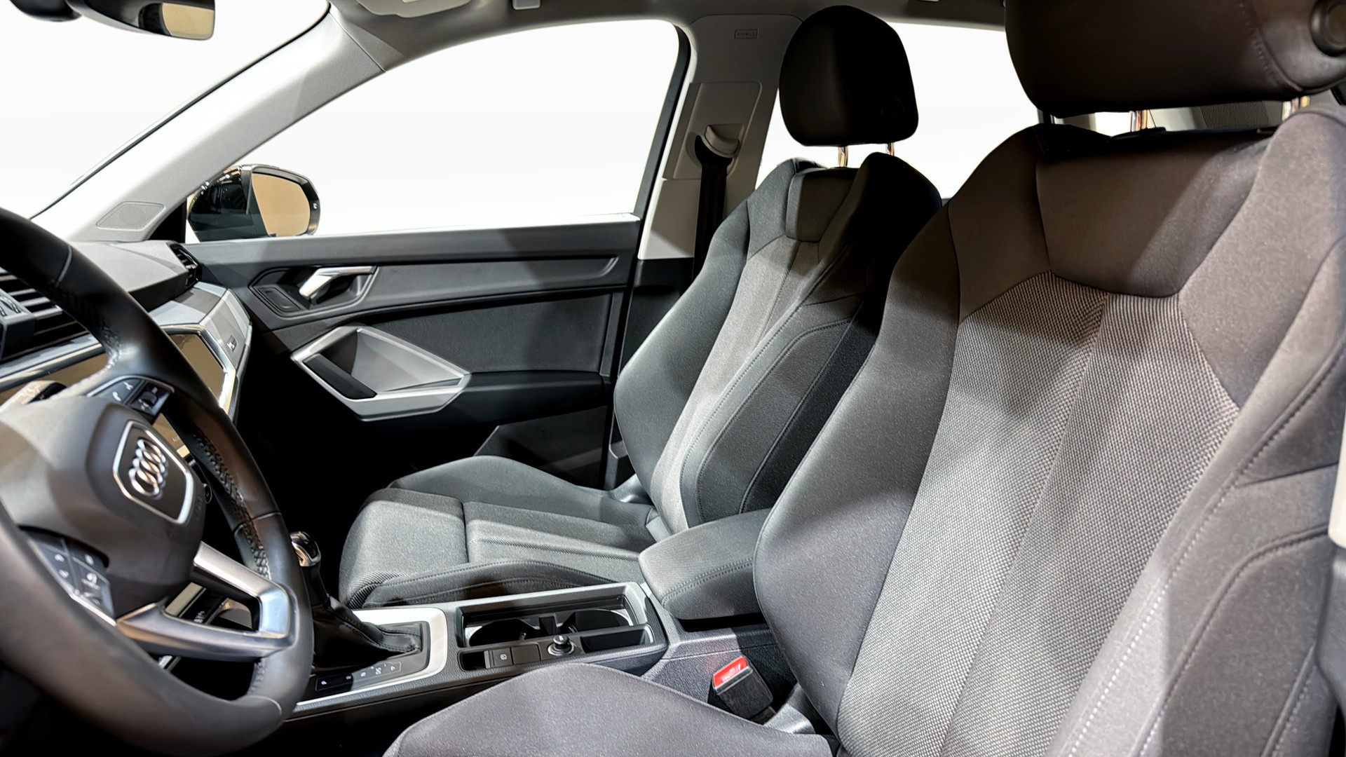Audi Q3 UZM26J