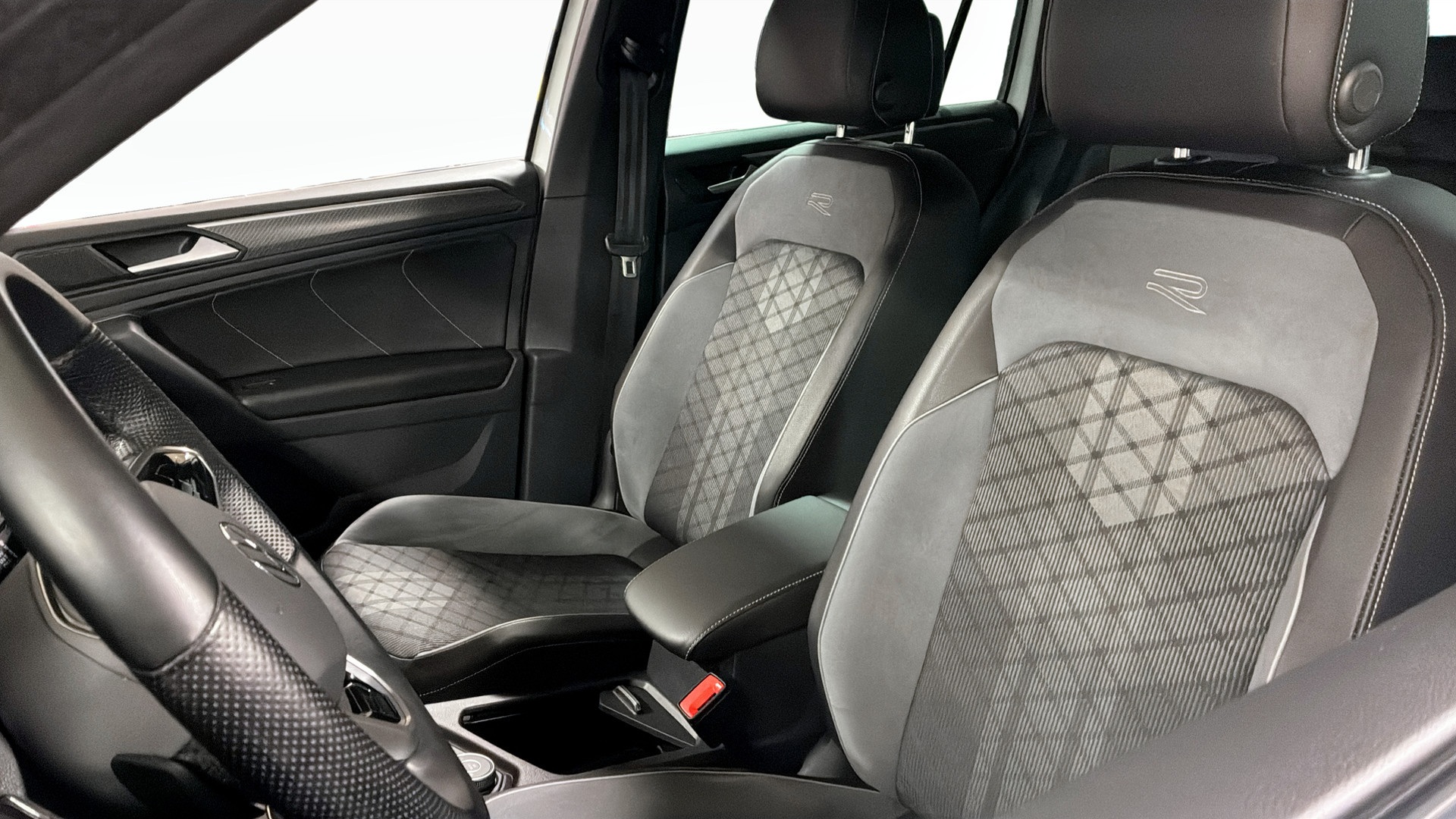 Volkswagen Tiguan WAH98D