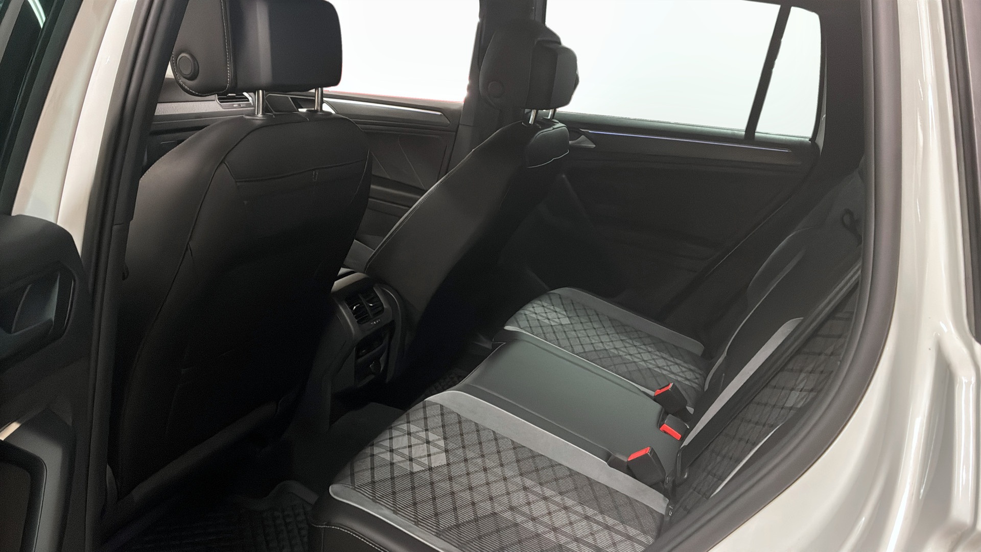 Volkswagen Tiguan WAH98D