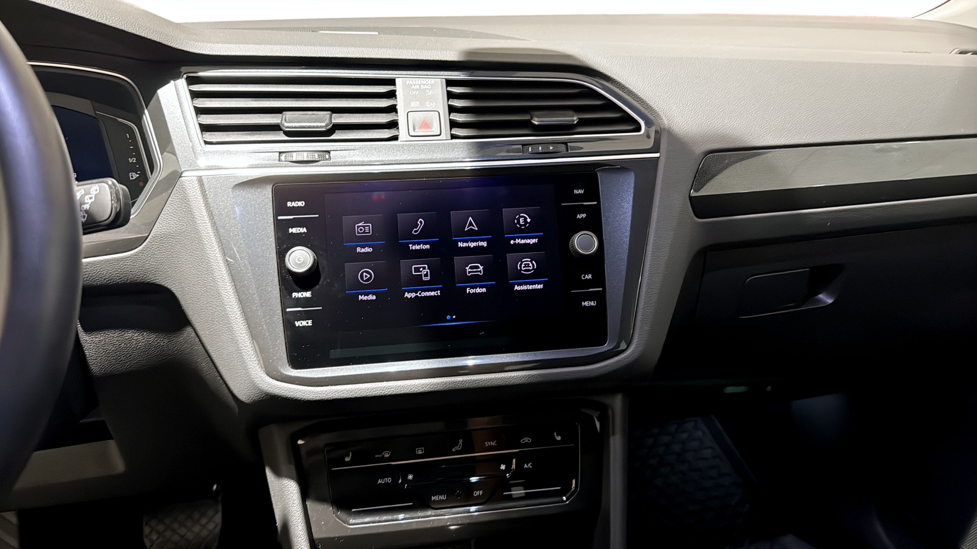 Volkswagen Tiguan WAU68D