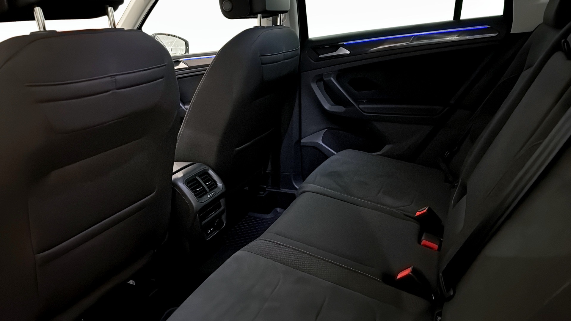 Volkswagen Tiguan WAU68D