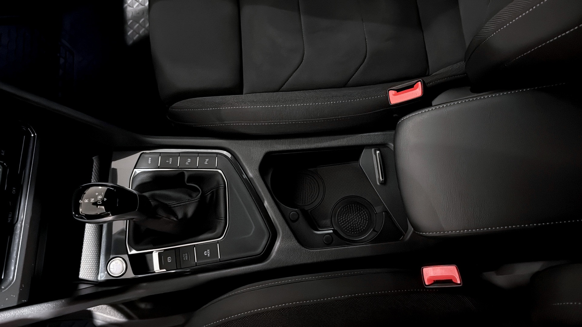 Volkswagen Tiguan WAU68D
