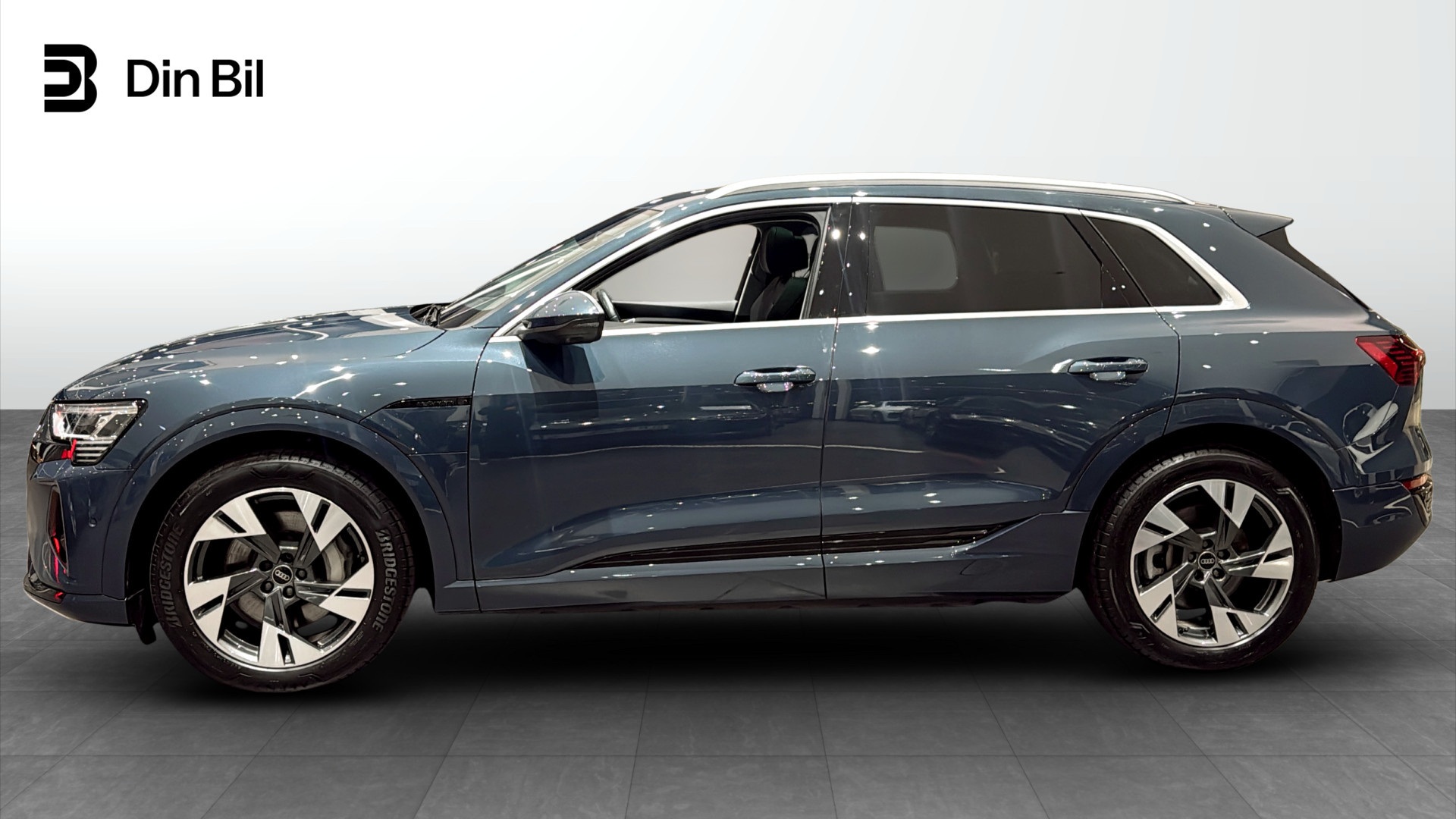 Audi Q8 WAW25J