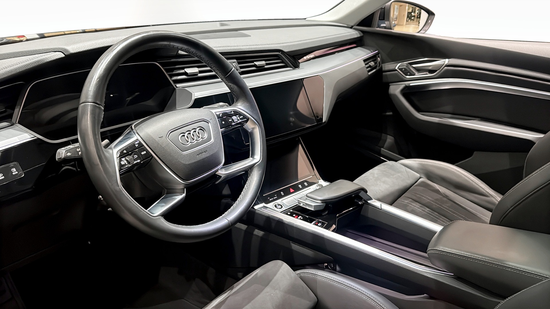 Audi Q8 WAW25J