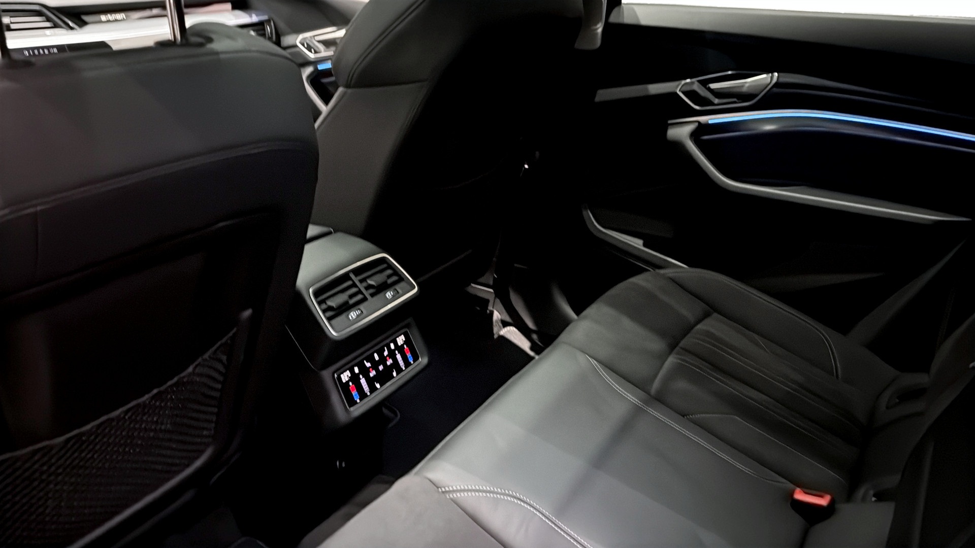 Audi Q8 WAW25J