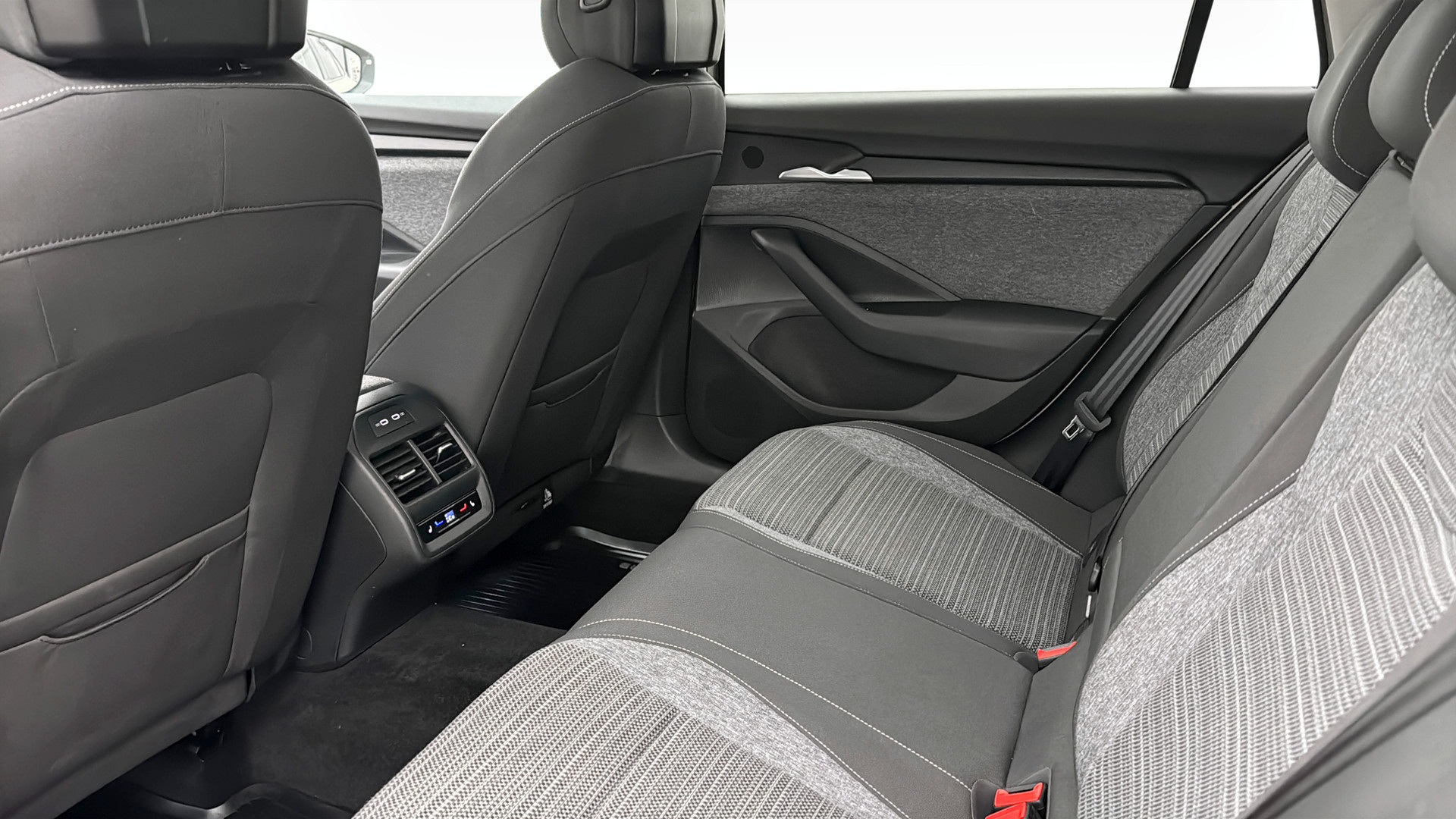 Skoda Superb Combi WBK34X
