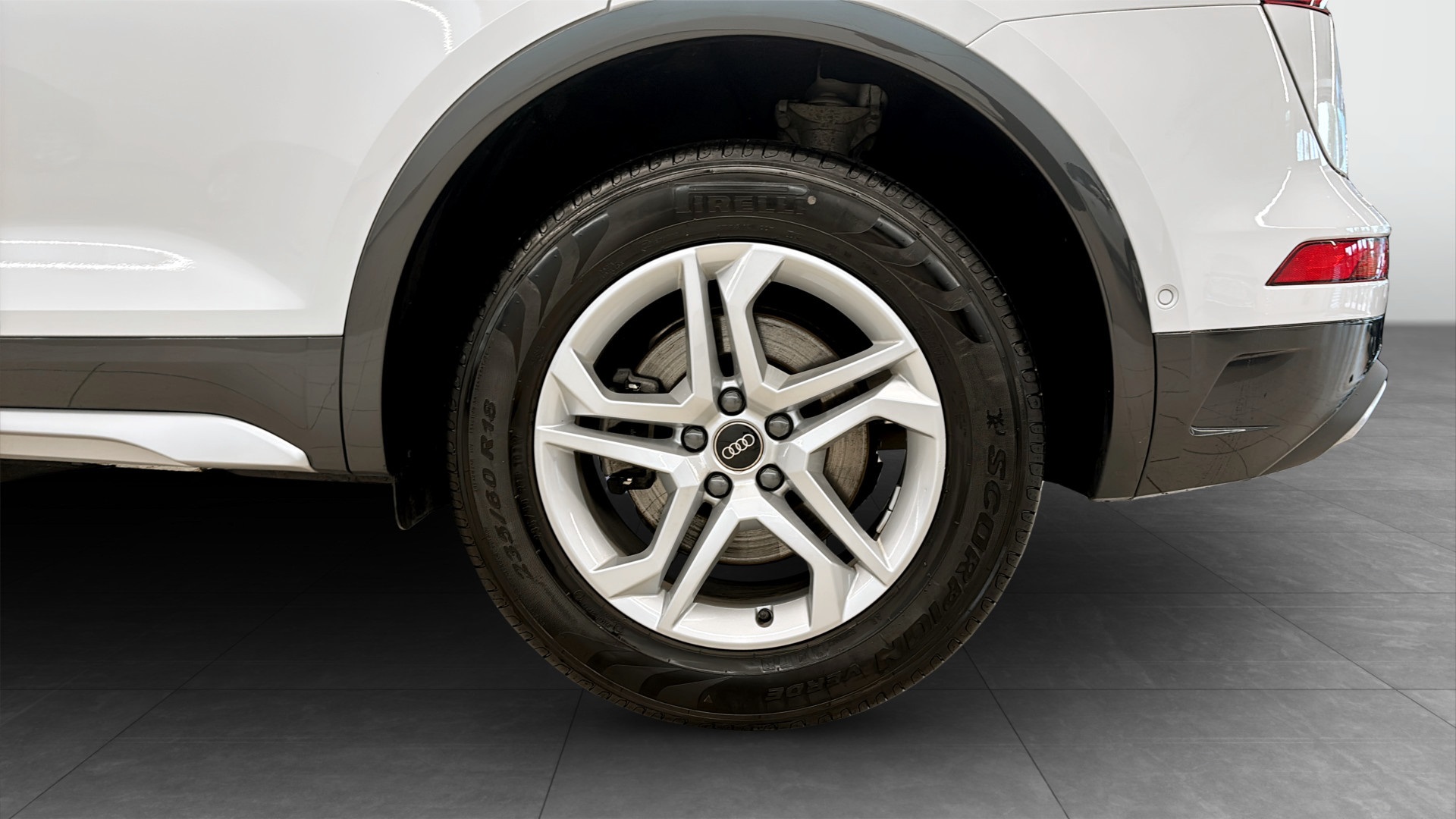 Audi Q5 WBX88P