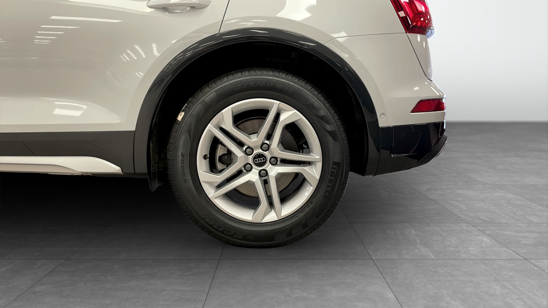 Audi Q5 WBX88R