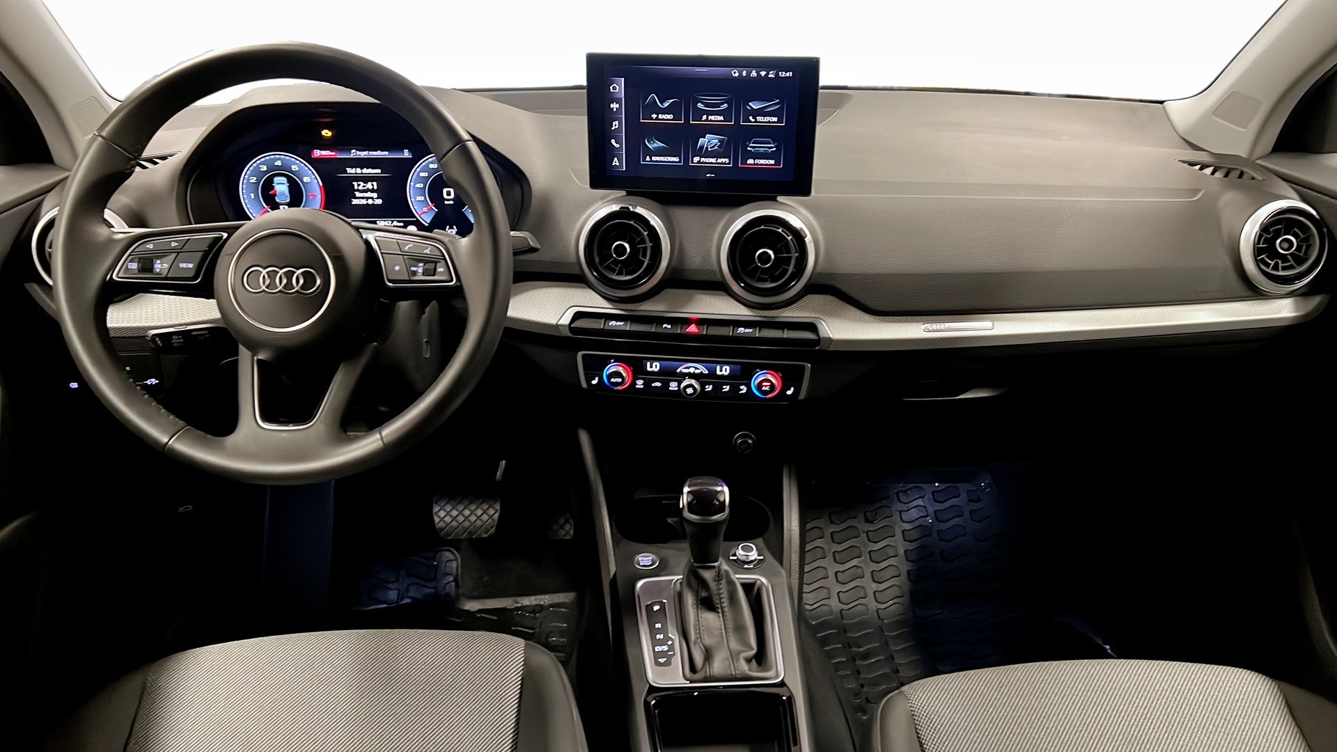 Audi Q2 WCC58M